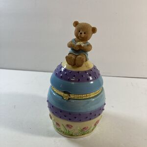 Hallmark Trinket Box Bear on Egg bottom has Pink Tulips by Gourmet Gifts 6 1/2"
